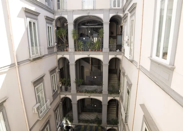 La Smorfia 4* Neapel