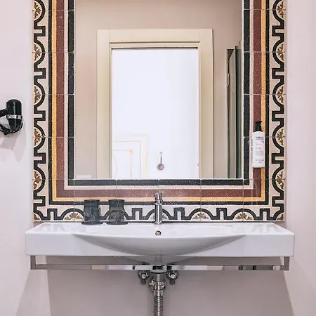 ゲストハウス La Smorfia